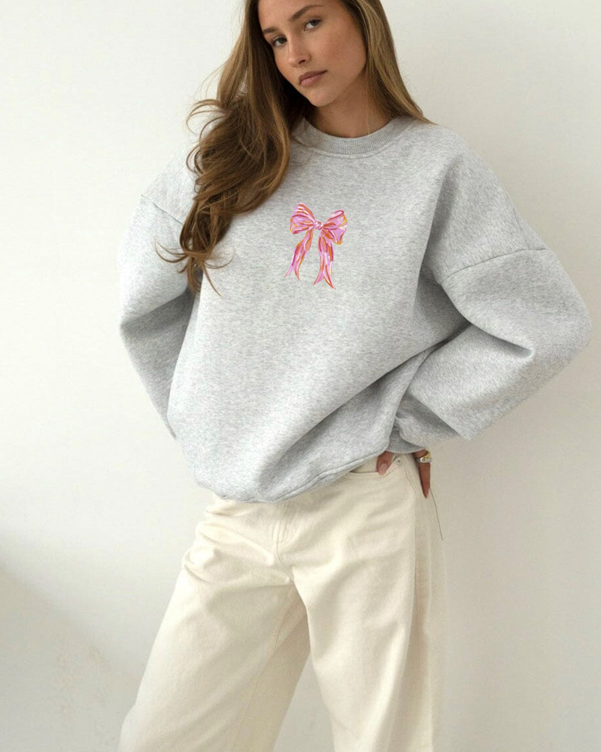 Kadın Oversize Sweatshirt Pembe Kurdele Baskılı Gri – Bisiklet Yaka, 3 İplik Şardonlu Polar