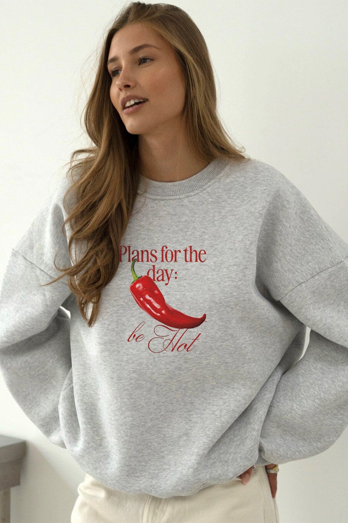 Kadın Oversize Sweatshirt Be Hot Baskılı Gri – Bisiklet Yaka, 3 İplik Şardonlu Polar