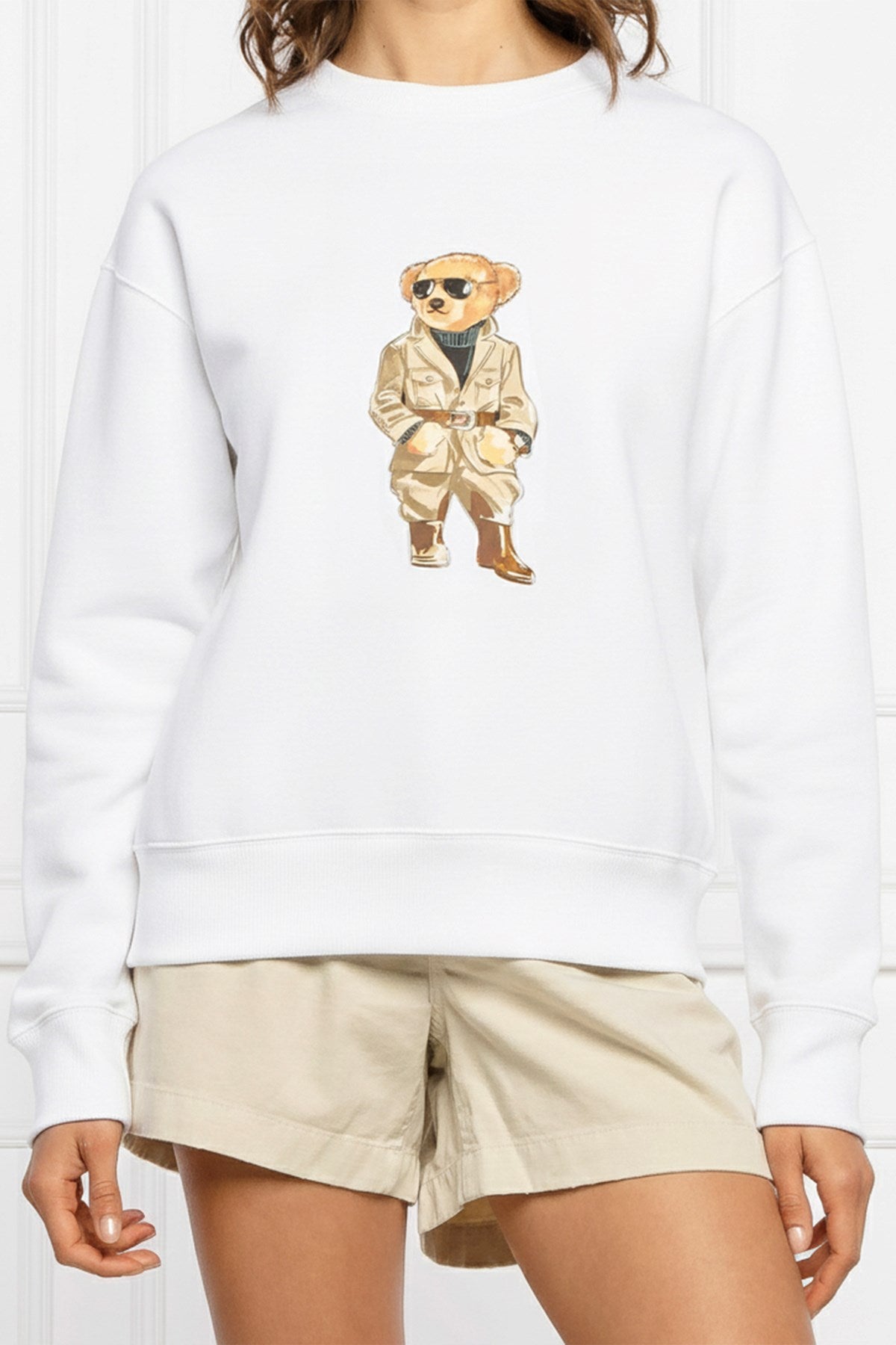Kadın Oversize Sweatshirt Trench Bear Baskılı Beyaz – Bisiklet Yaka, 3 İplik Şardonlu