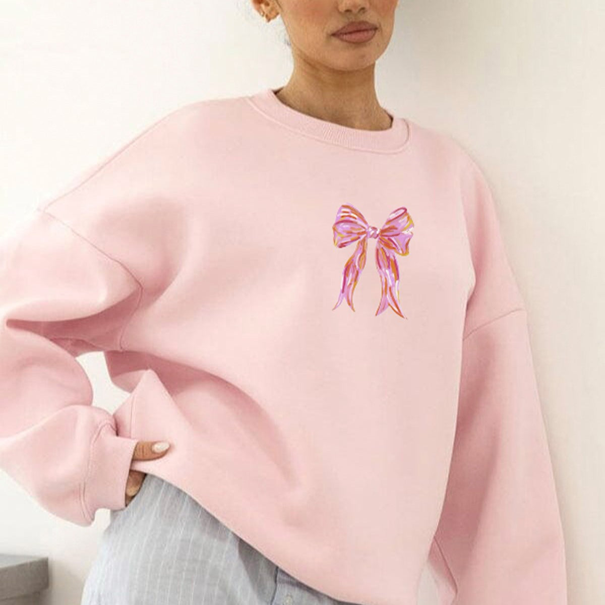 Kadın Oversize Sweatshirt Pembe  Kurdele Baskılı Pembe – Bisiklet Yaka, 3 İplik Şardonlu Polar