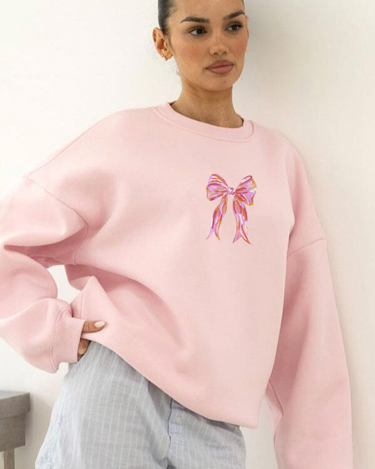 Kadın Oversize Sweatshirt Pembe  Kurdele Baskılı Pembe – Bisiklet Yaka, 3 İplik Şardonlu Polar