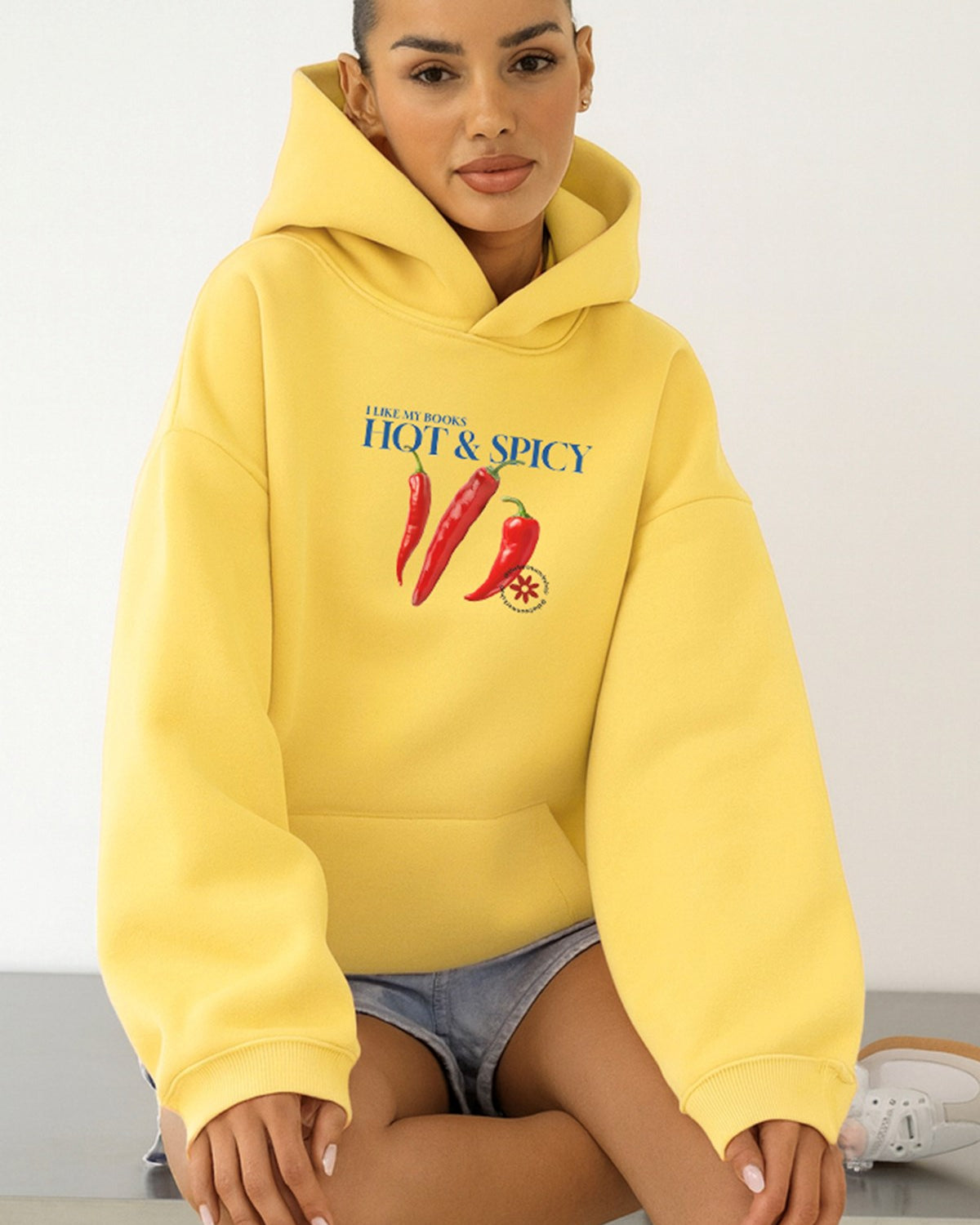 Kadın Oversize Sweatshirt Hoodie Hot & Spicy Baskılı Sarı – Kapüşonlu, 3 İplik Şardonlu Polar