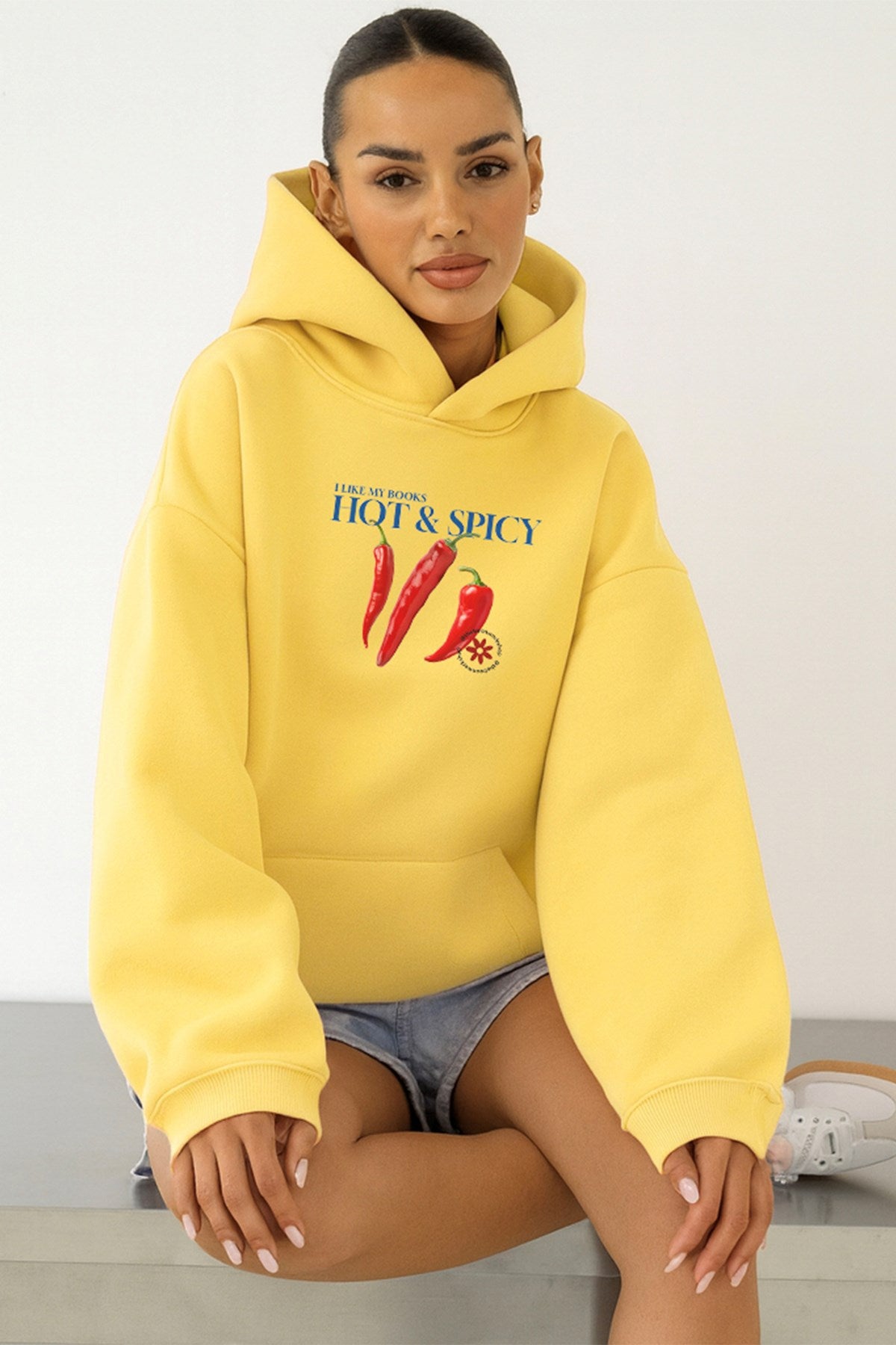 Kadın Oversize Sweatshirt Hoodie Hot & Spicy Baskılı Sarı – Kapüşonlu, 3 İplik Şardonlu Polar