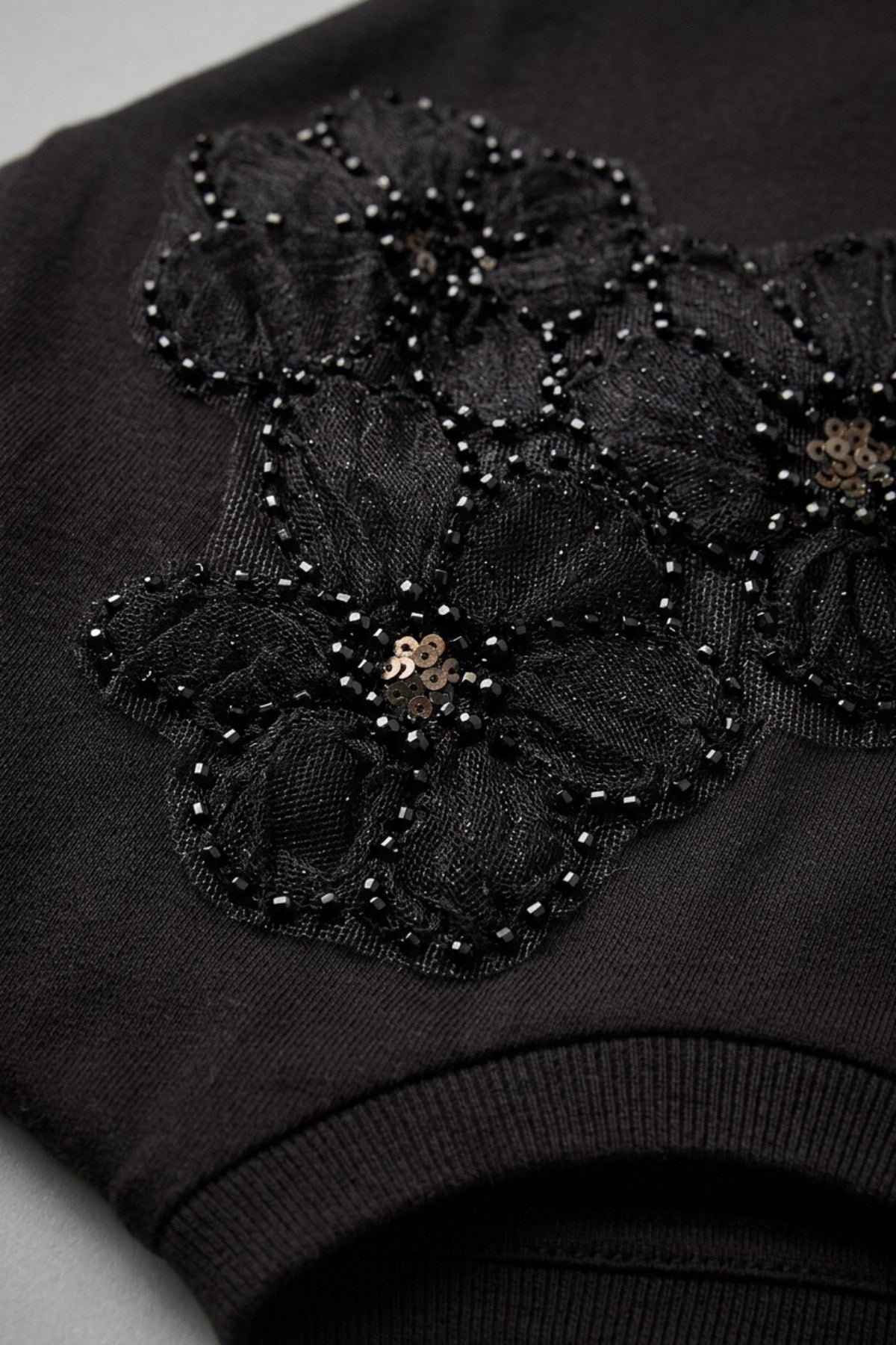 Kadın Oversize Tişört Tül Detaylı Boncuk İşlemeli Flower Beyaz – %100 Pamuk Compact Süprem 24/1