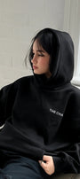  Every Thing Is Fine Baskılı Unisex Siyah Kapüşonlu Sweatshirt – 3 İplik Şardonlu Kumaş