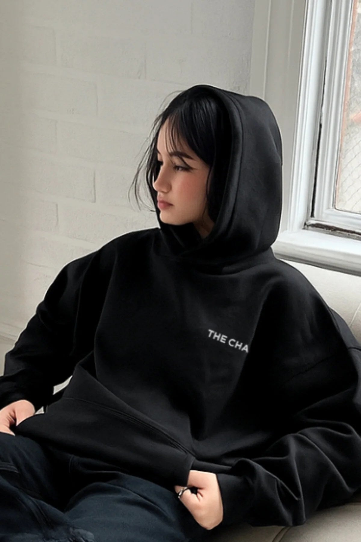  Every Thing Is Fine Baskılı Unisex Siyah Kapüşonlu Sweatshirt – 3 İplik Şardonlu Kumaş