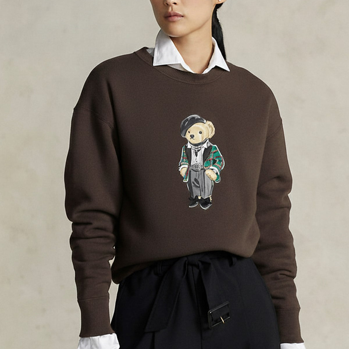Kadın Oversize Sweatshirt Parisian Bear Baskılı Kahverengi – Bisiklet Yaka, 3 İplik Şardonlu 