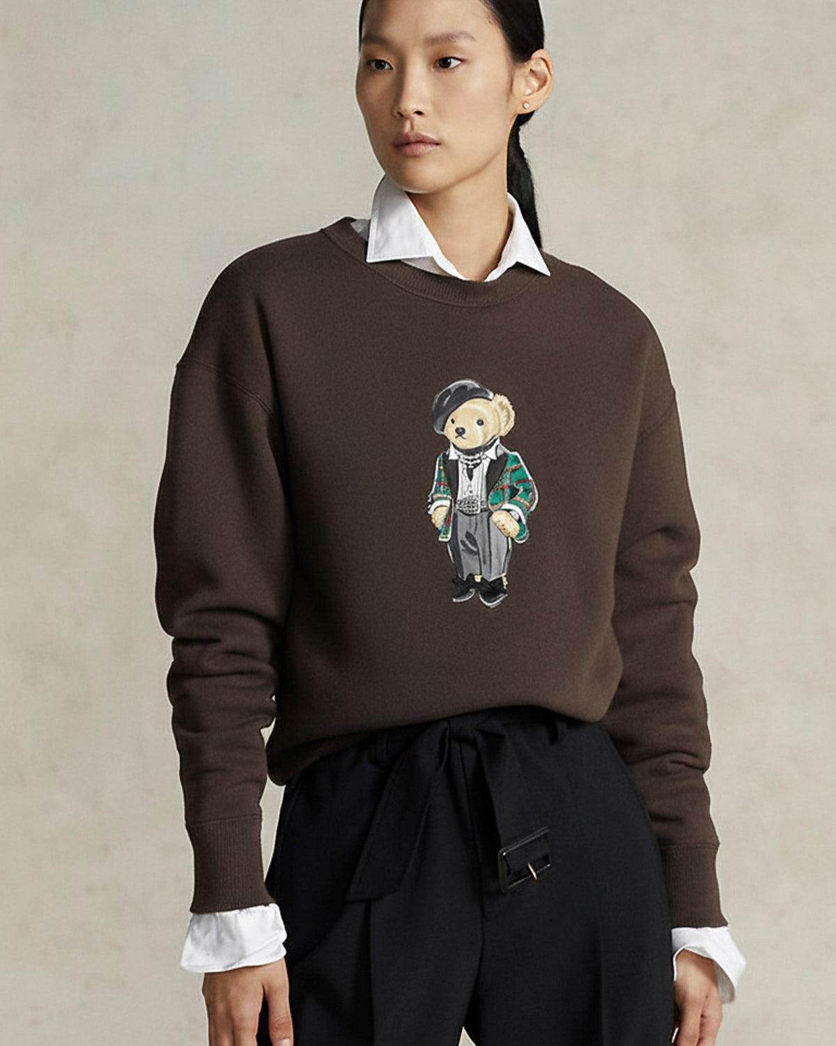 Kadın Oversize Sweatshirt Parisian Bear Baskılı Kahverengi – Bisiklet Yaka, 3 İplik Şardonlu 