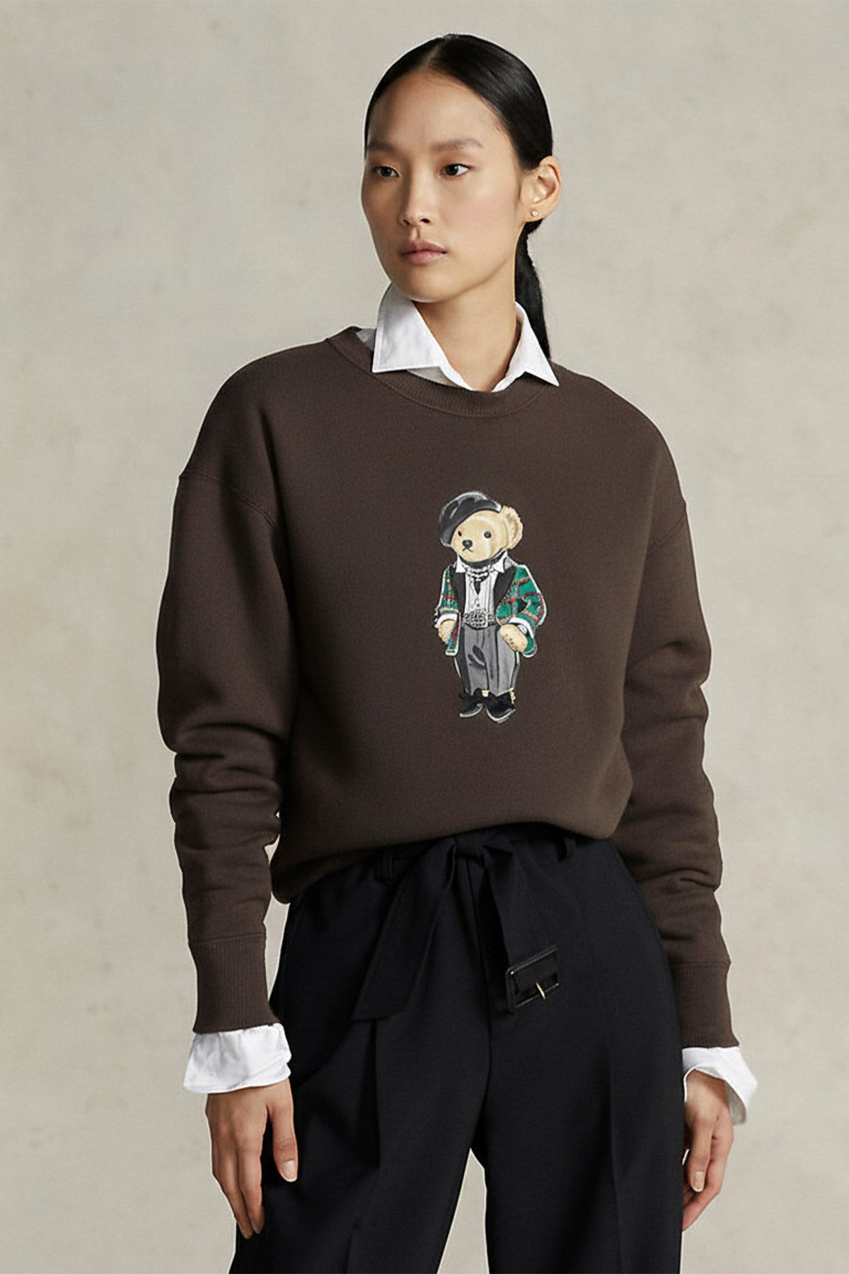 Kadın Oversize Sweatshirt Parisian Bear Baskılı Kahverengi – Bisiklet Yaka, 3 İplik Şardonlu 