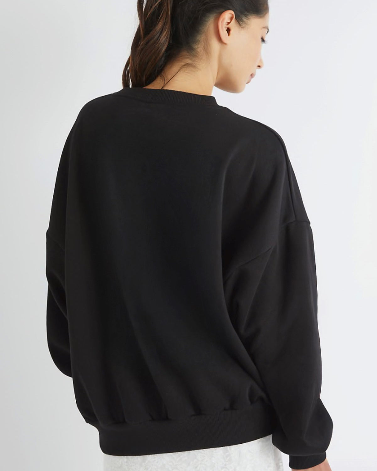 Kadın Oversize Sweatshirt Leo Kurdele Baskılı Siyah – Bisiklet Yaka, 3 İplik Şardonlu Polar