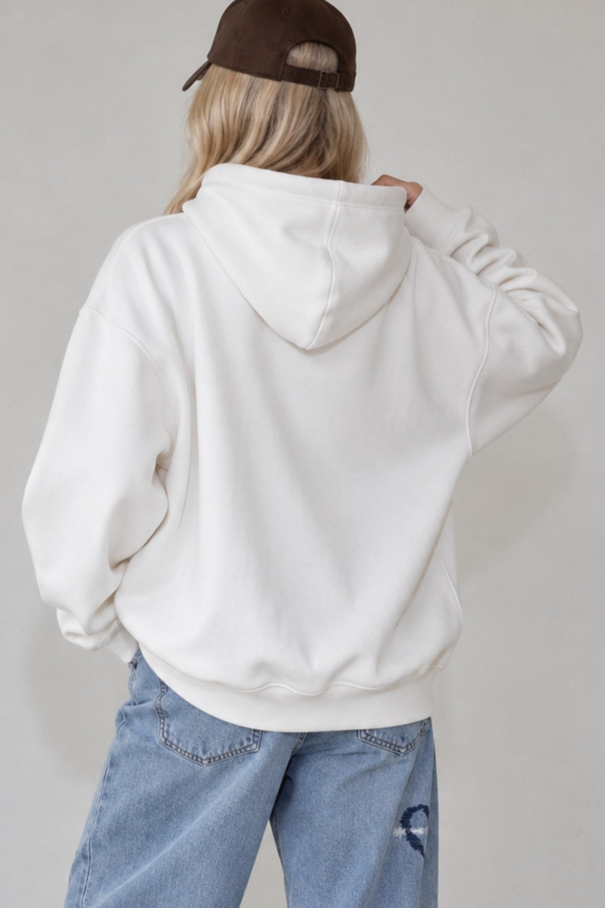 Kadın Oversize Hoodie Amore Baskılı Beyaz – Kapüşonlu, Kanguru Cepli, 3 İplik Şardonlu Polar