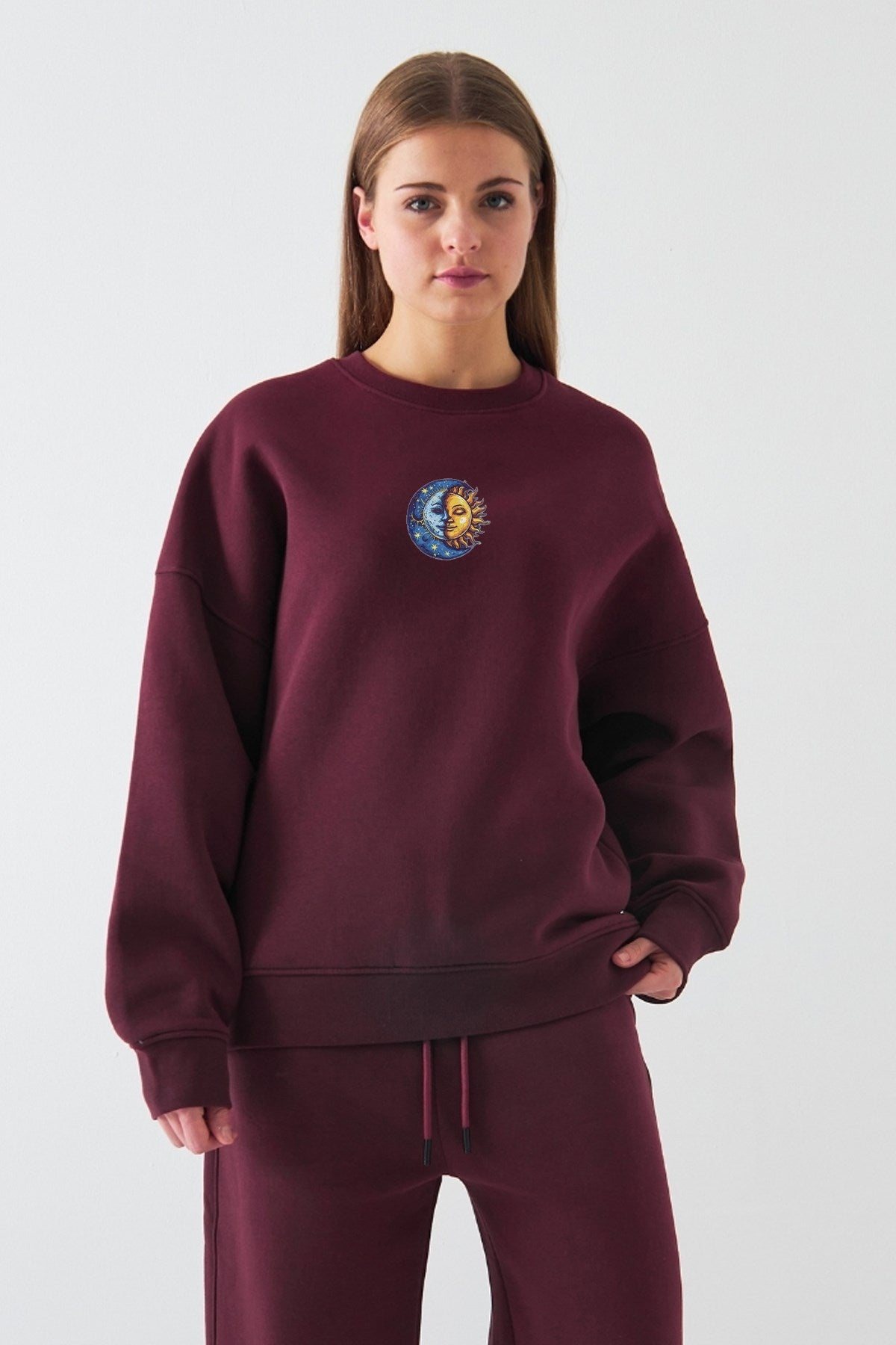 Kadın Oversize Sweatshirt Sun & Moon Baskılı Bordo – Bisiklet Yaka, 3 İplik Şardonlu Polar