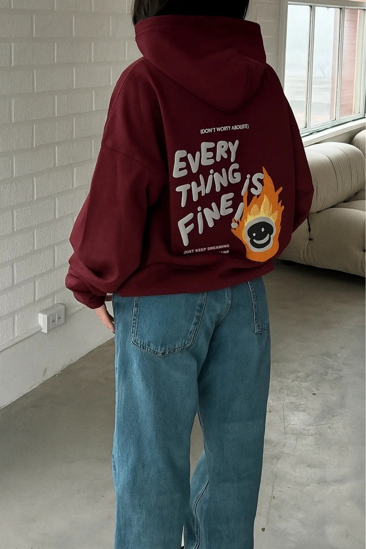 Every Thing Is Fine Baskılı Unisex Bordo Kapüşonlu Sweatshirt – 3 İplik Şardonlu Kumaş