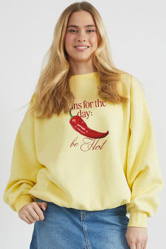 Kadın Oversize Sweatshirt Be Hot Baskılı Sarı – Bisiklet Yaka, 3 İplik Şardonlu Polar