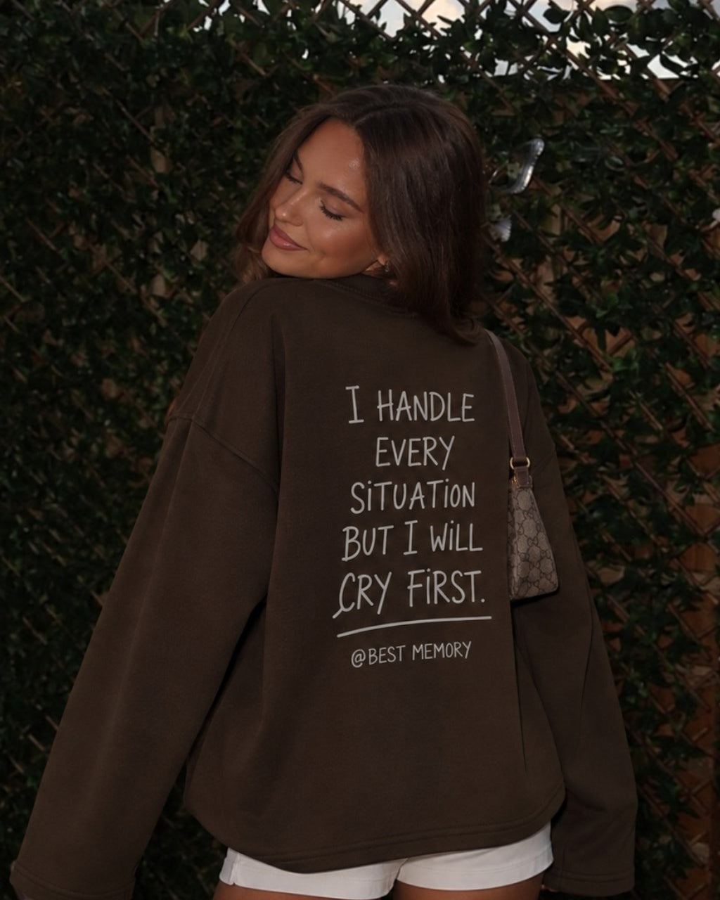 Kadın Relaxed Fit Sweatshirt Cry First Baskılı Kahverengi – Bisiklet Yaka, 3 İplik Şardonsuz