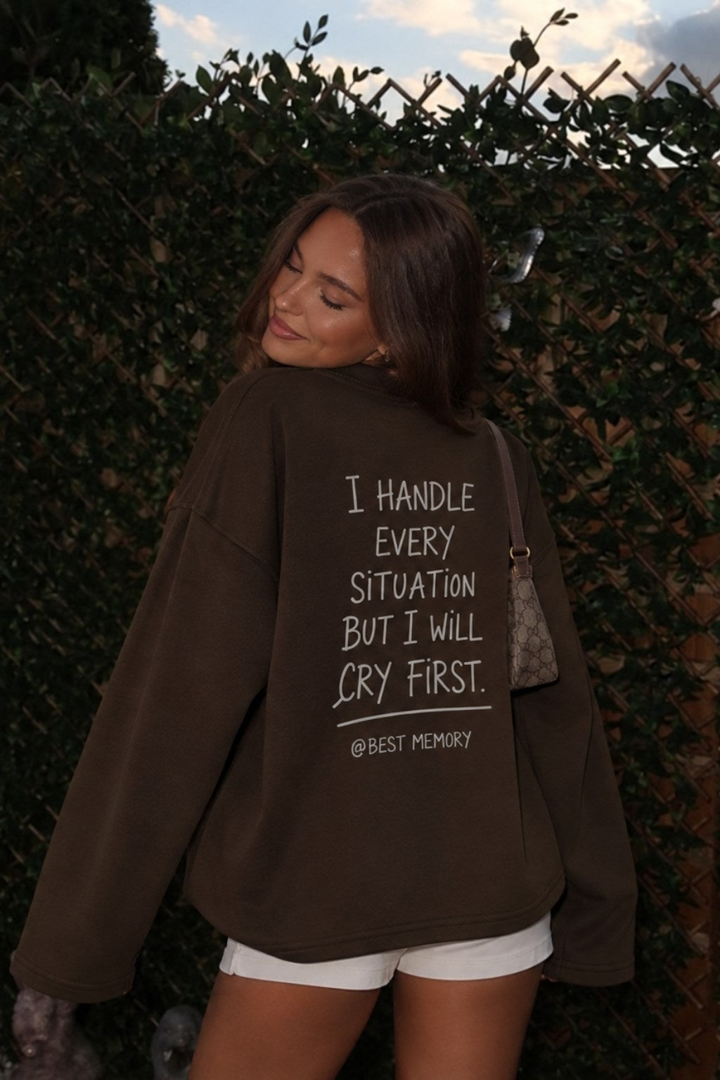 Kadın Relaxed Fit Sweatshirt Cry First Baskılı Kahverengi – Bisiklet Yaka, 3 İplik Şardonsuz