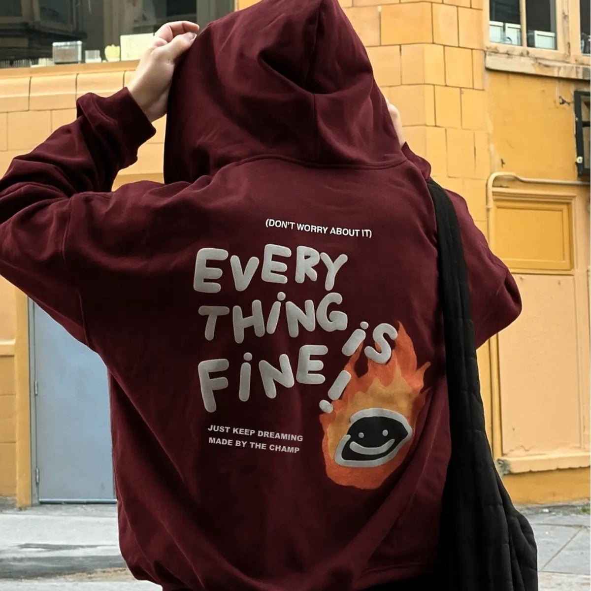 Every Thing Is Fine Baskılı Unisex Bordo Kapüşonlu Sweatshirt – 3 İplik Şardonlu Kumaş