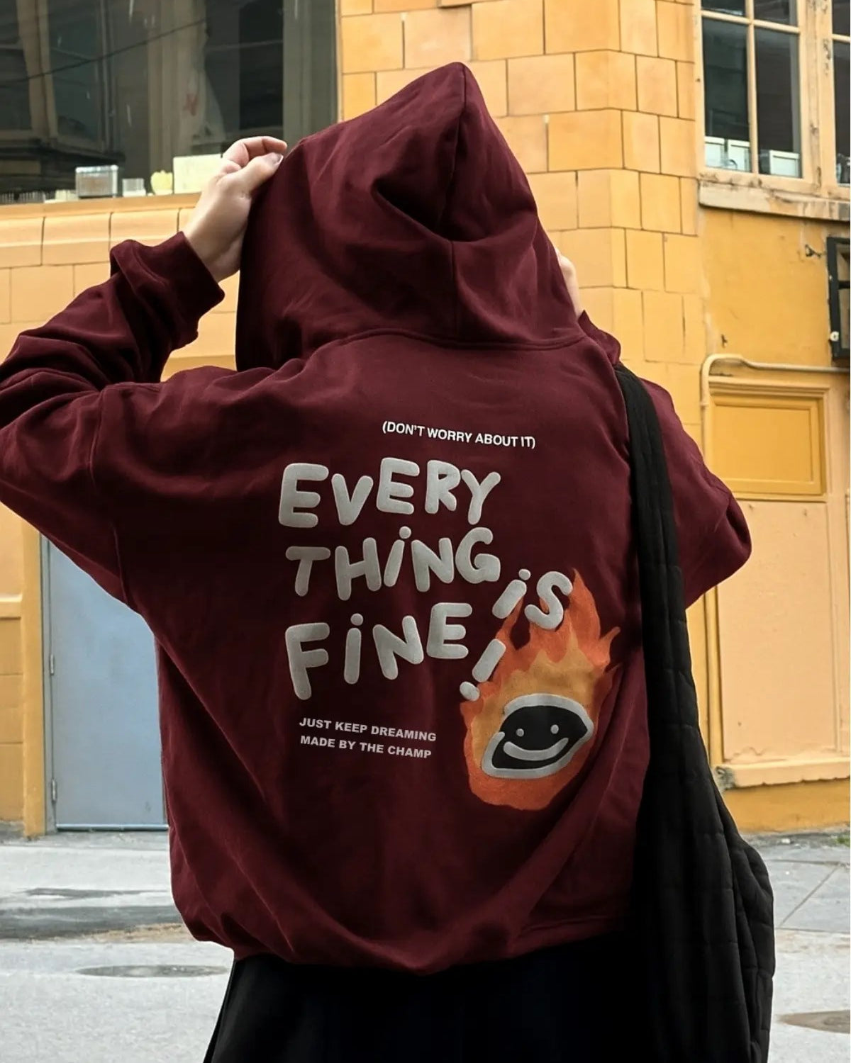 Every Thing Is Fine Baskılı Unisex Bordo Kapüşonlu Sweatshirt – 3 İplik Şardonlu Kumaş