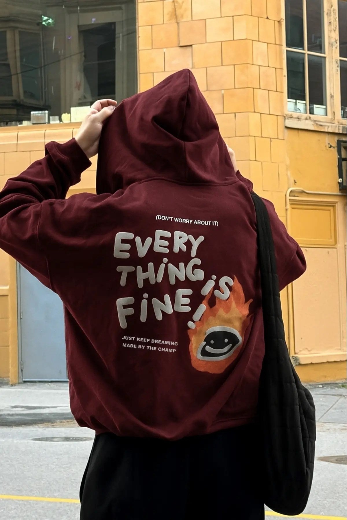 Every Thing Is Fine Baskılı Unisex Bordo Kapüşonlu Sweatshirt – 3 İplik Şardonlu Kumaş