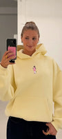 Kadın Oversize Hoodie Pink Kitty Club Baskılı Sarı - Kapüşonlu, Cepli, 3 İplik Polar