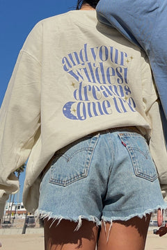 Oversize Unisex Bisiklet Yaka Sweat Kırık Beyaz– 3 İplik Kumaş, Rahat Kalıp, Wildest Dreams Baskılı