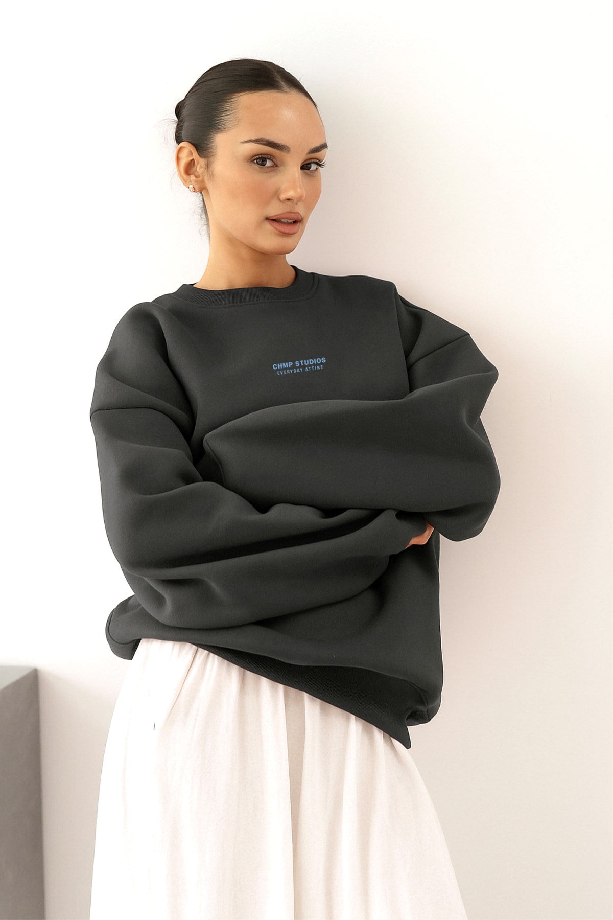 Kadın Oversize Sweatshirt CHMP STUDIOS Füme – Bisiklet Yaka, 3 İplik Şardounlu Polar