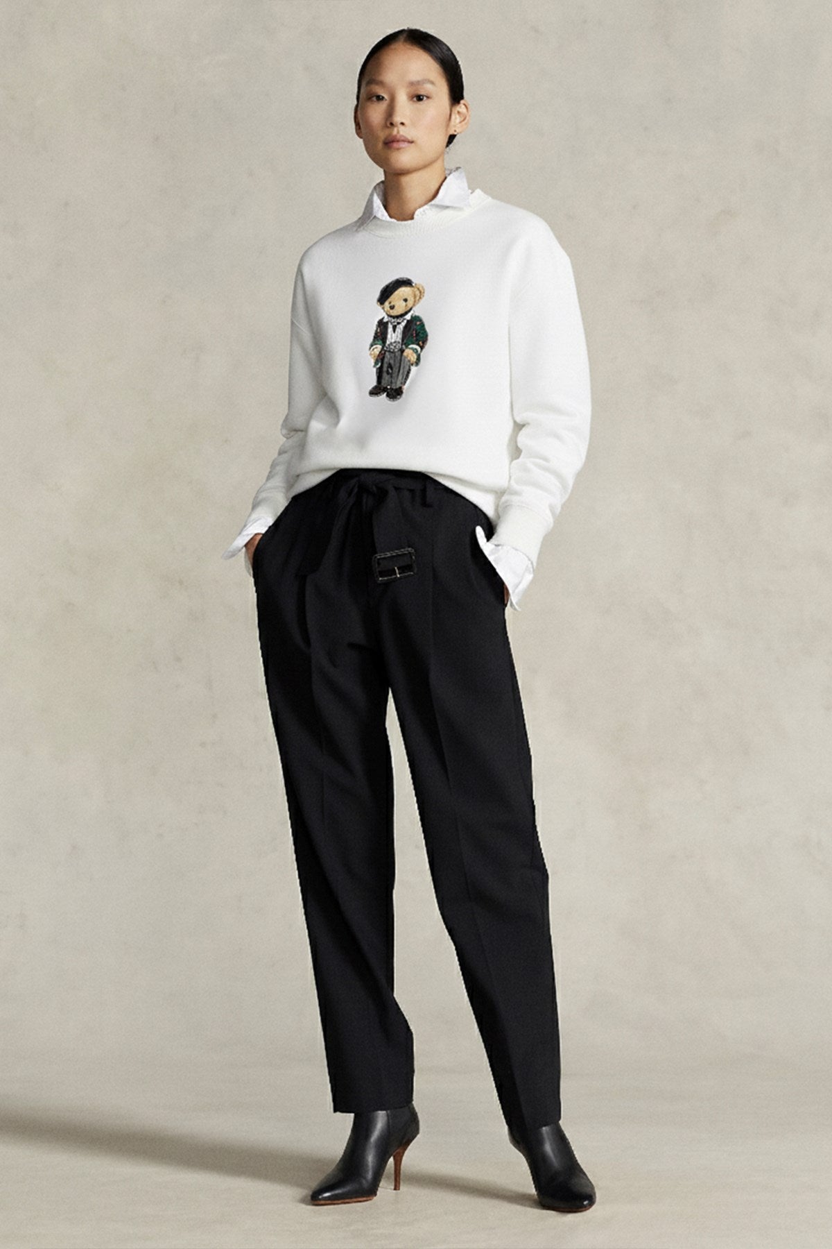 Kadın Oversize Sweatshirt Parisian Bear Baskılı Beyaz – Bisiklet Yaka, 3 İplik Şardonlu 