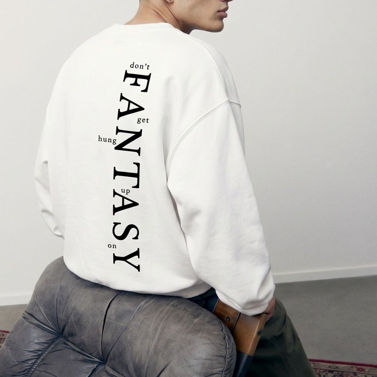 Erkek Oversize Sweatshirt Fantasy Back Baskılı Beyaz – Bisiklet Yaka, 3 İplik Şardonlu Polar