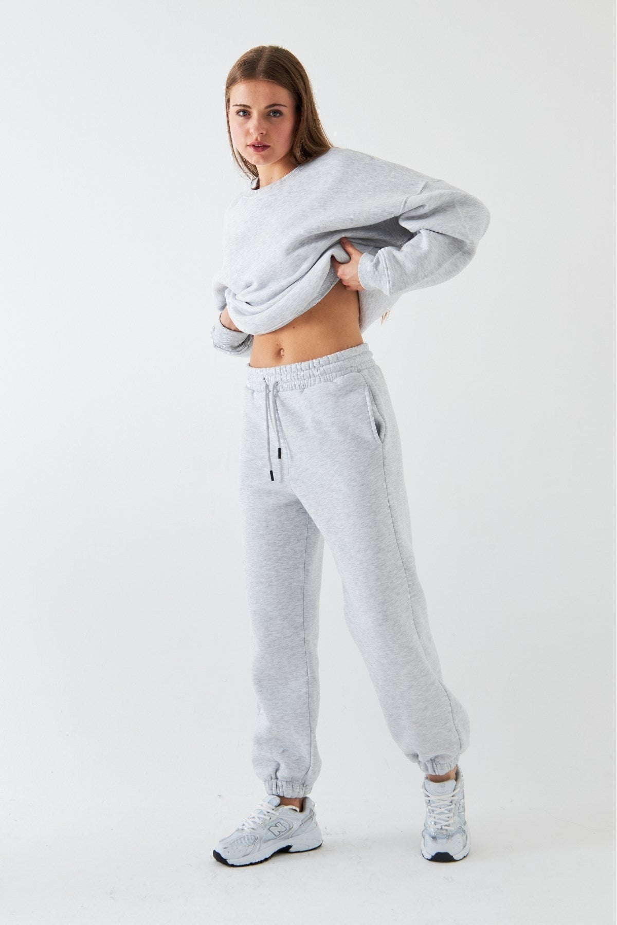 Unisex Oversize Eşofman Takımı Basic Gri – Bisiklet Yaka, Lastikli Paça, 3 İplik Şardonlu Polar