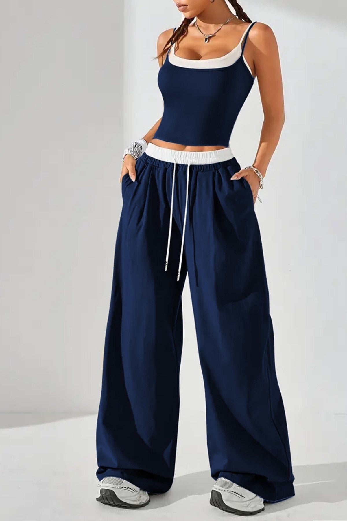 Kadın Lacivert Askılı Fit Bluz ve Bol Paça Pantolon Takım – Pamuklu Esnek Kumaş