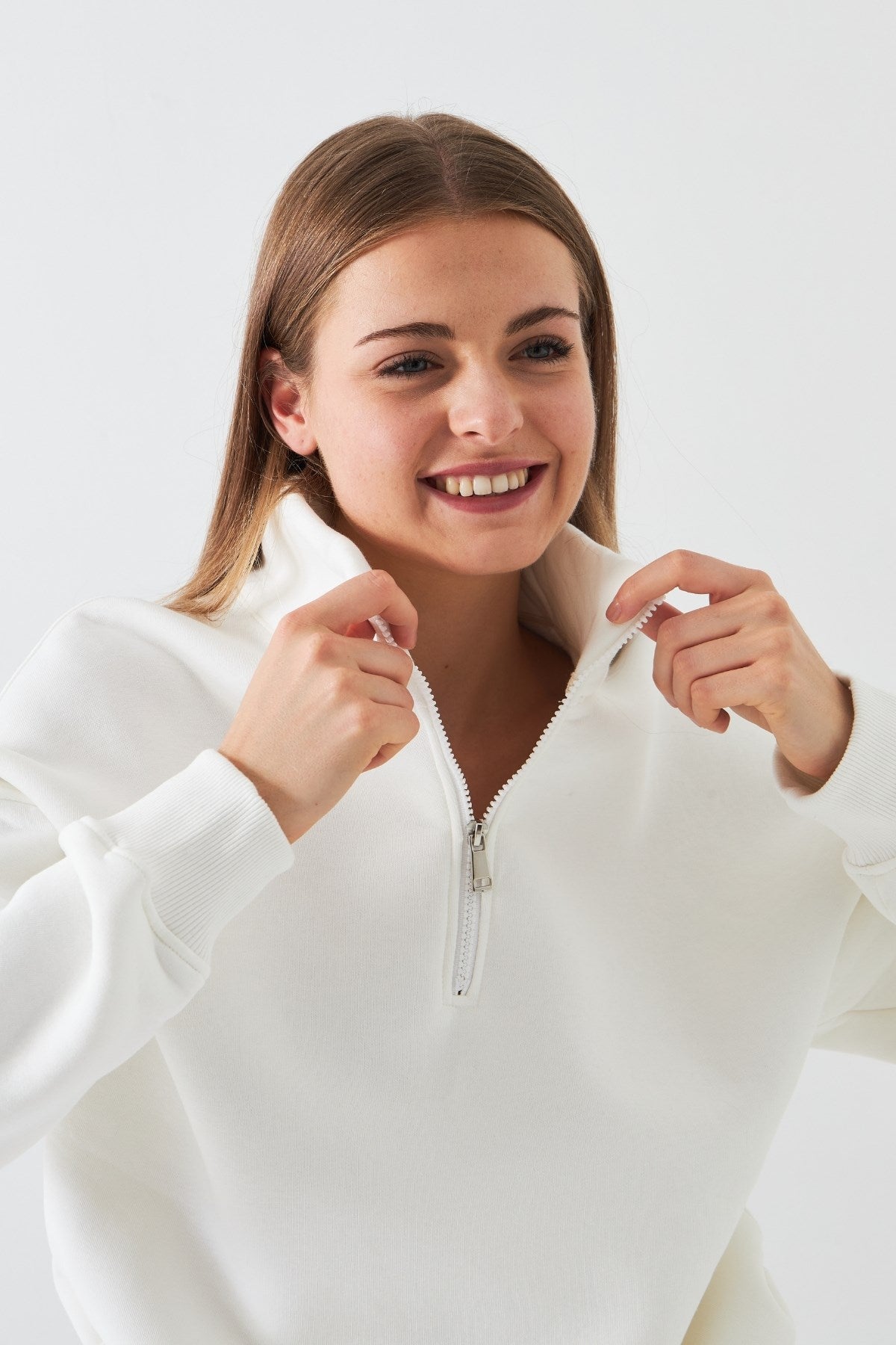 Unisex Oversize Sweatshirt Basic Beyaz – Yarım Fermuar Dik Yaka, 3 İplik Şardonlu Polar