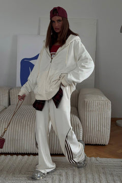 Kadın Oversize Eşofman Takımı Beyaz – Kapüşonlu Fermuarlı, Şerit Detaylı, Bağcıklı Bel, Bol paça