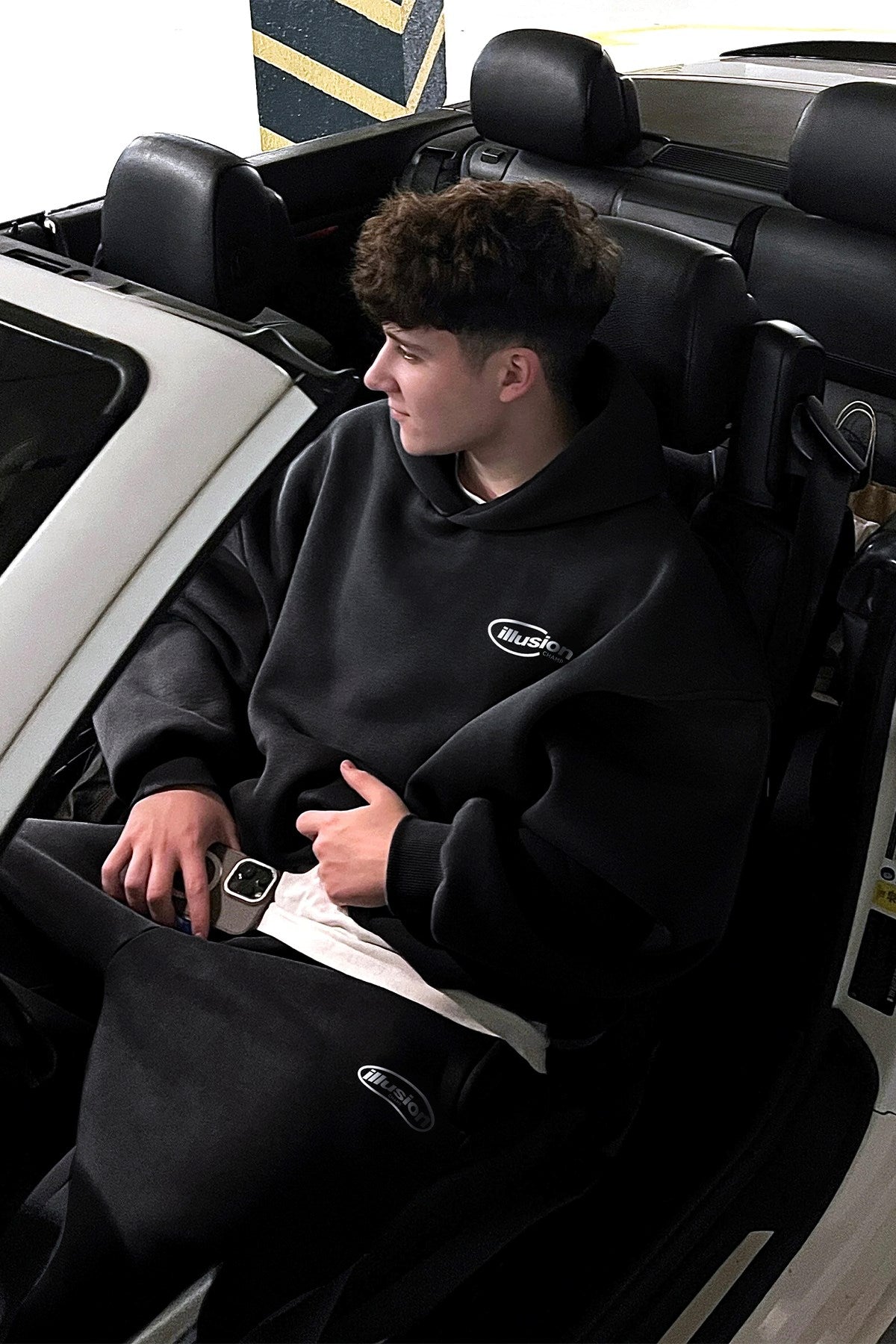 Oversize Unisex Eşofman Takımı Illusion Champ Baskılı Siyah – Kapüşonlu, Lastikli Alt, 3 İplik Polar
