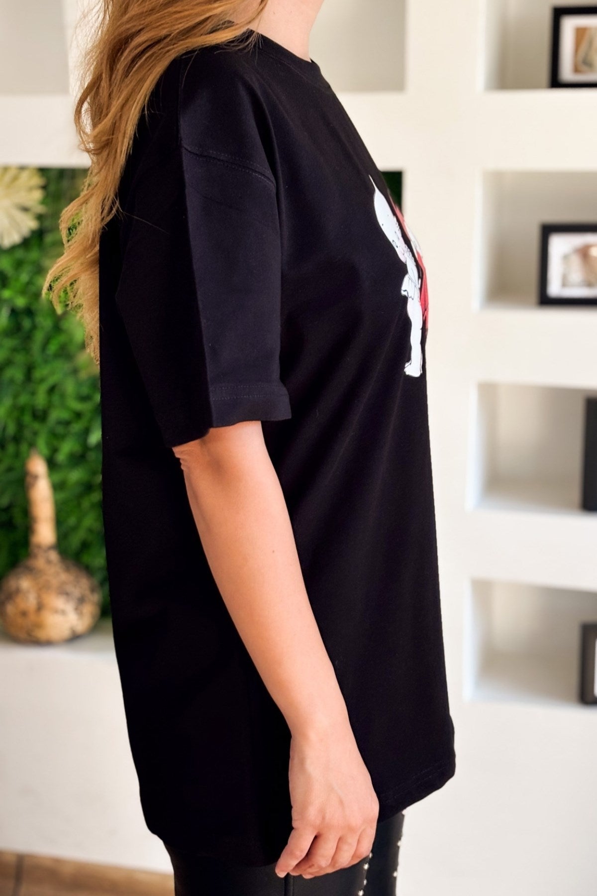 Kadın Siyah Oversize Tişört – Karakter İkili Baskılı Eğlenceli Tasarım