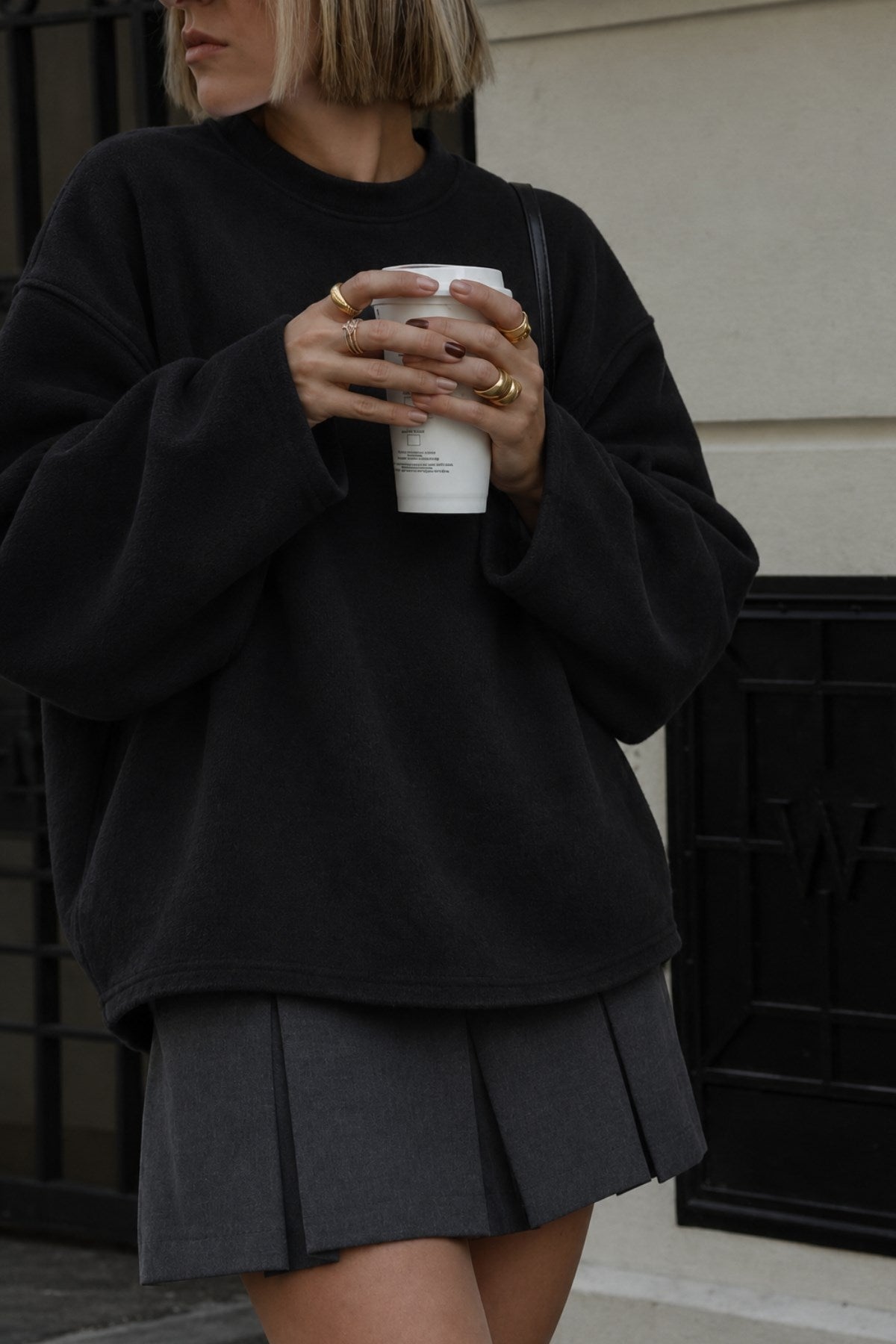 Kadın Relaxed Fit Sweatshirt Basic Siyah – Bisiklet Yaka, 3 İplik Şardonsuz, Düşük Omuz, Geniş Kol