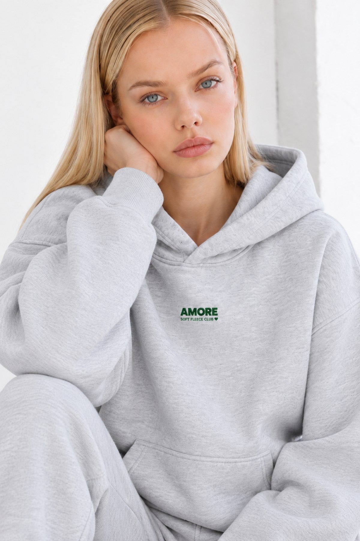Kadın Oversize Hoodie Amore Baskılı Gri Melanj – Kapüşonlu, Kanguru Cepli, 3 İplik Şardonlu Polar