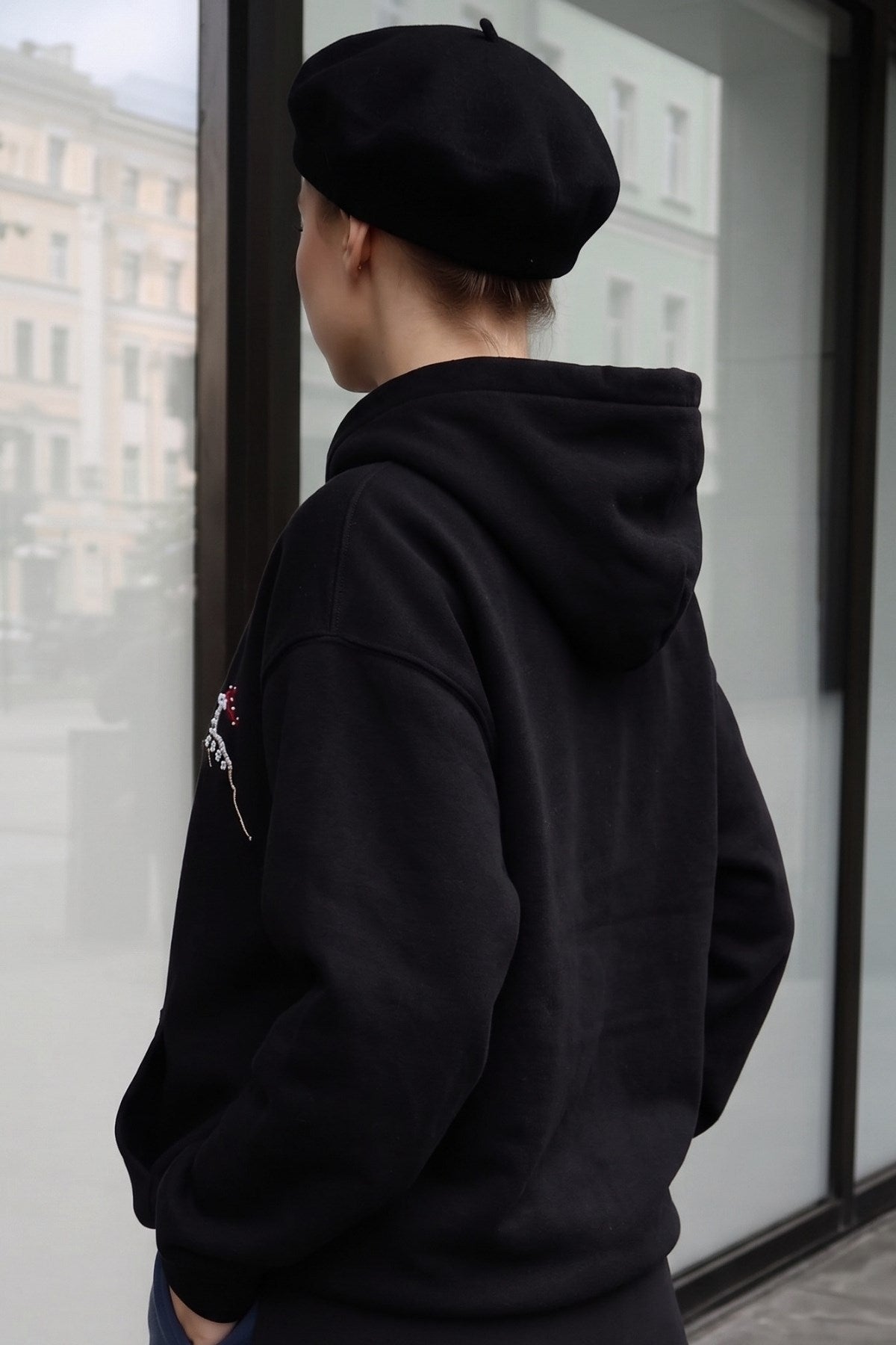 Kadın Oversize Hoodie Geyik Nakışlı Siyah – Kapüşonlu, Kanguru Cepli, 3 İplik Şardonlu Polar