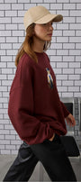 Kadın Oversize Sweatshirt Traveler Bear Baskılı Bordo – Bisiklet Yaka, 3 İplik Şardonlu Polar