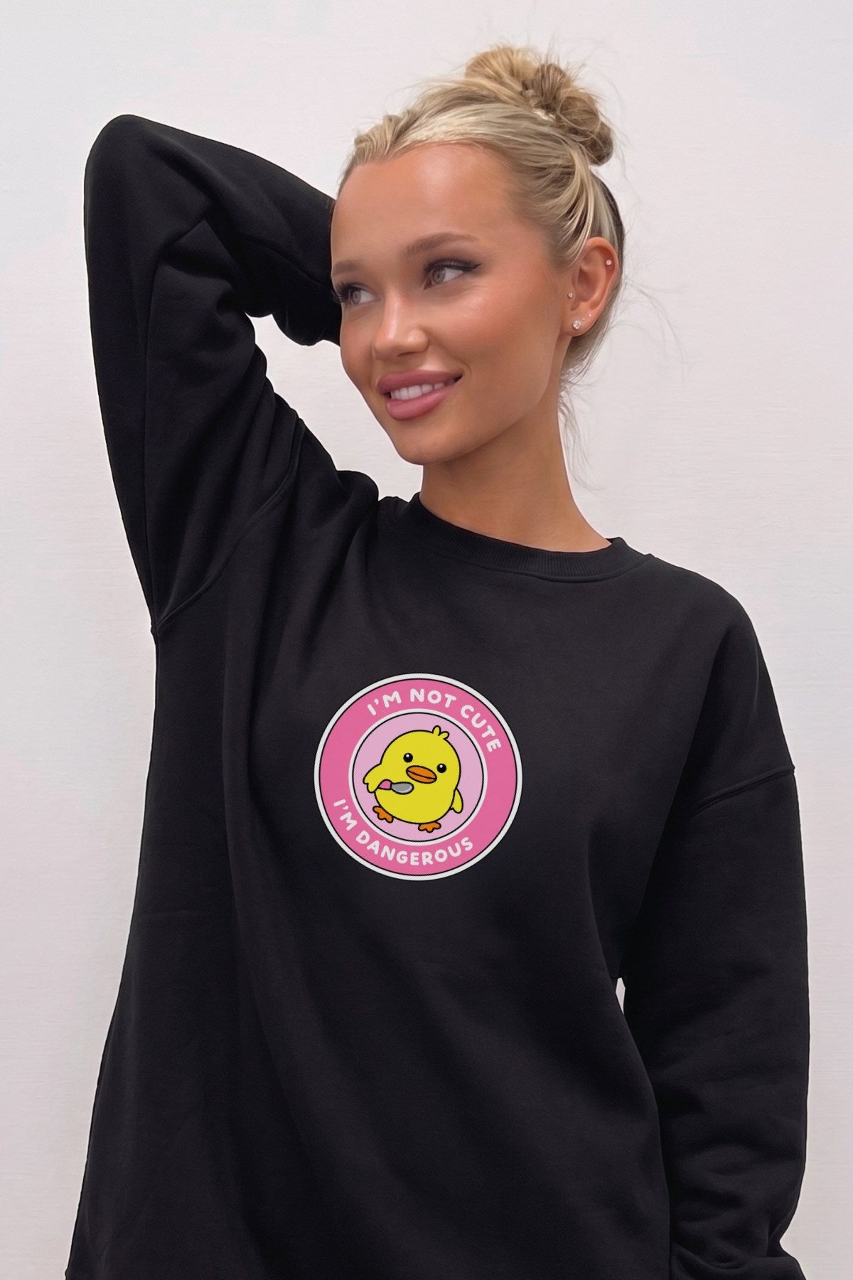 Kadın Oversize Sweatshirt Elbise Dangerous Chick Baskılı Siyah – Uzun Boy, 3 İplik Şardonlu Polar