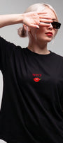 Kadın Oversize Tişört Spicy Lips Baskılı Siyah – Bisiklet Yaka, Rahat Kalıp, %100 Pamuk