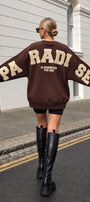 Kadın Oversize Sweatshirt Paradise Varsity Kabartma Baskılı Kahverengi – Bisiklet Yaka, 3 İplik Şardonlu Polar