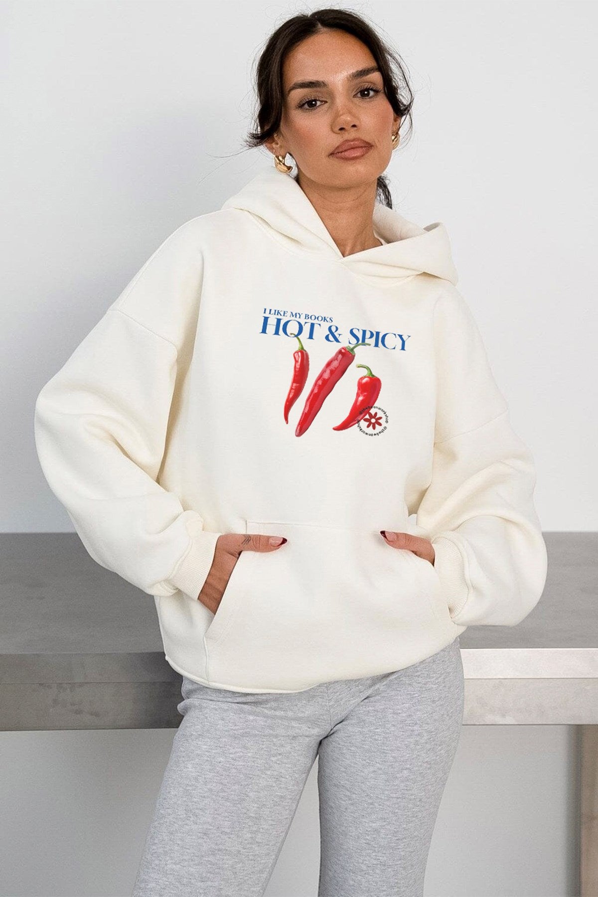 Kadın Oversize Sweatshirt Hoodie Hot & Spicy Baskılı Beyaz – Kapüşonlu, 3 İplik Şardonlu Polar