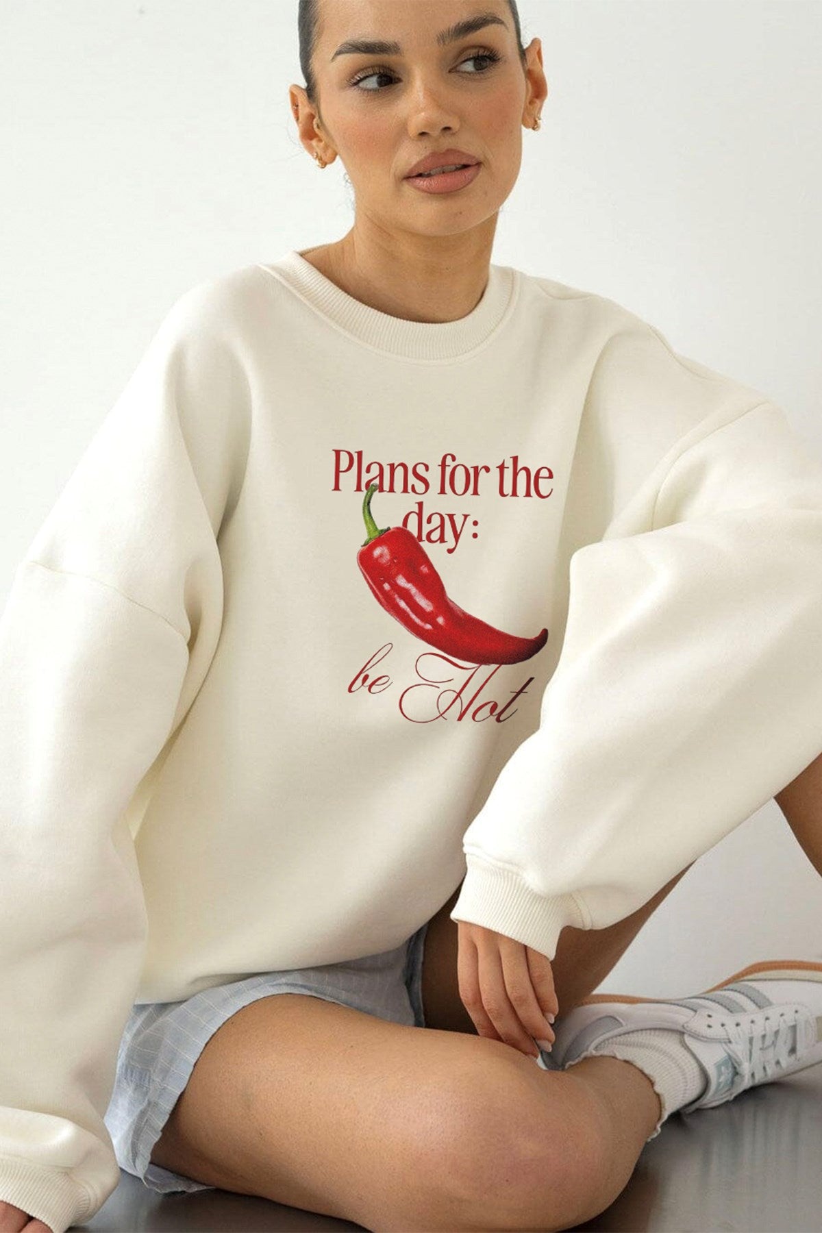 Kadın Oversize Sweatshirt Be Hot Baskılı Beyaz – Bisiklet Yaka, 3 İplik Şardonlu Polar