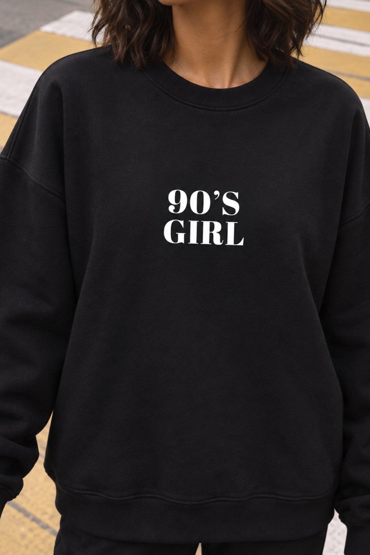 Kadın Oversize Sweatshirt 90’s Girl Baskılı Siyah – Bisiklet Yaka, 3 İplik Şardonlu Polar