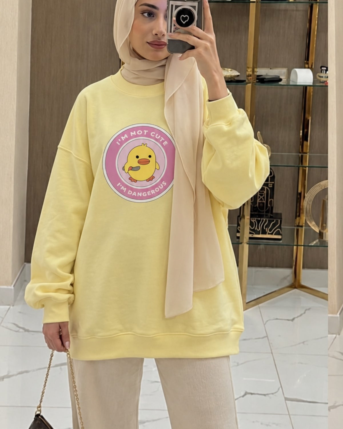 Kadın Oversize Sweatshirt Elbise Dangerous Chick Baskılı Sarı – Uzun Boy, 3 İplik Şardonlu Polar