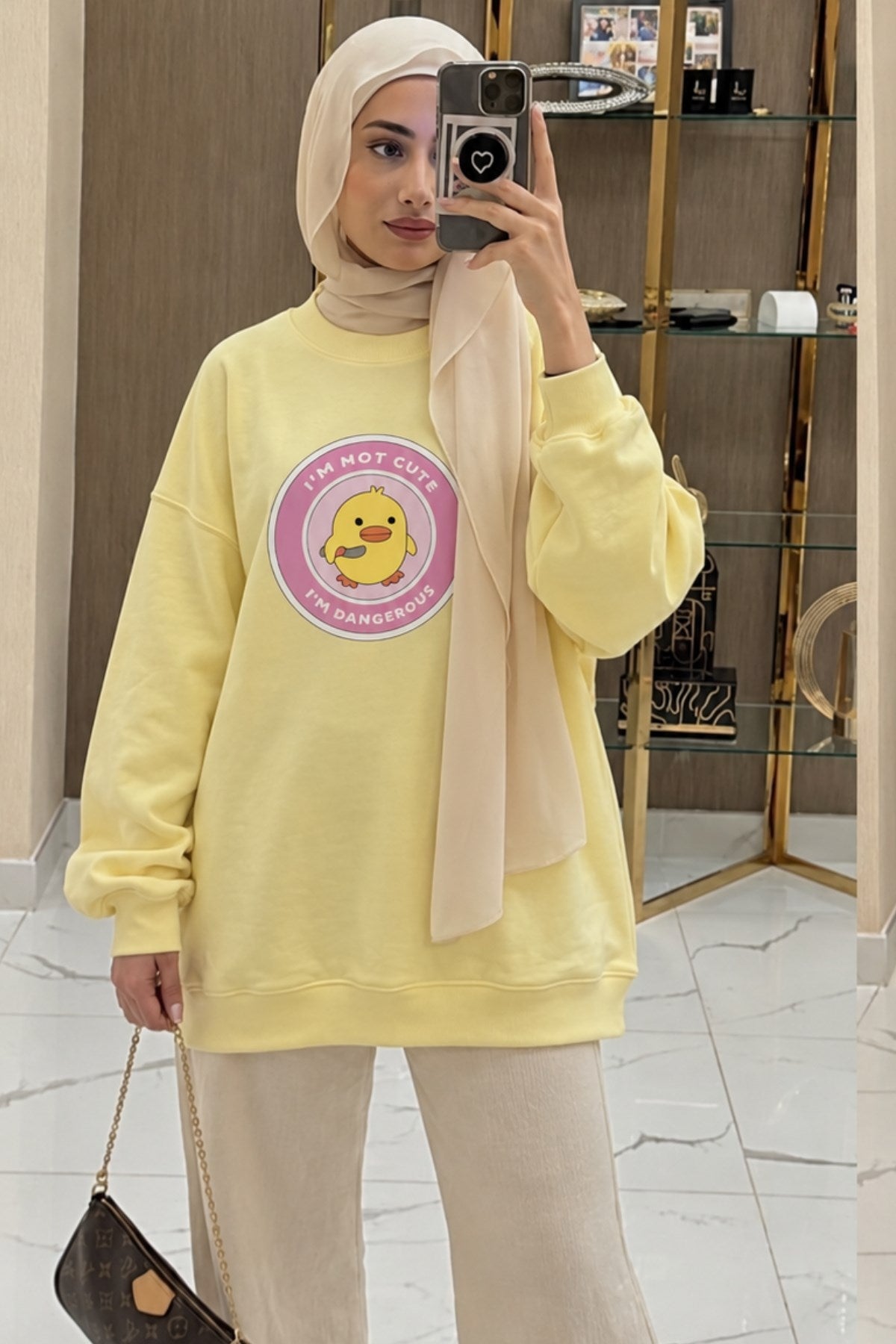 Kadın Oversize Sweatshirt Elbise Dangerous Chick Baskılı Sarı – Uzun Boy, 3 İplik Şardonlu Polar