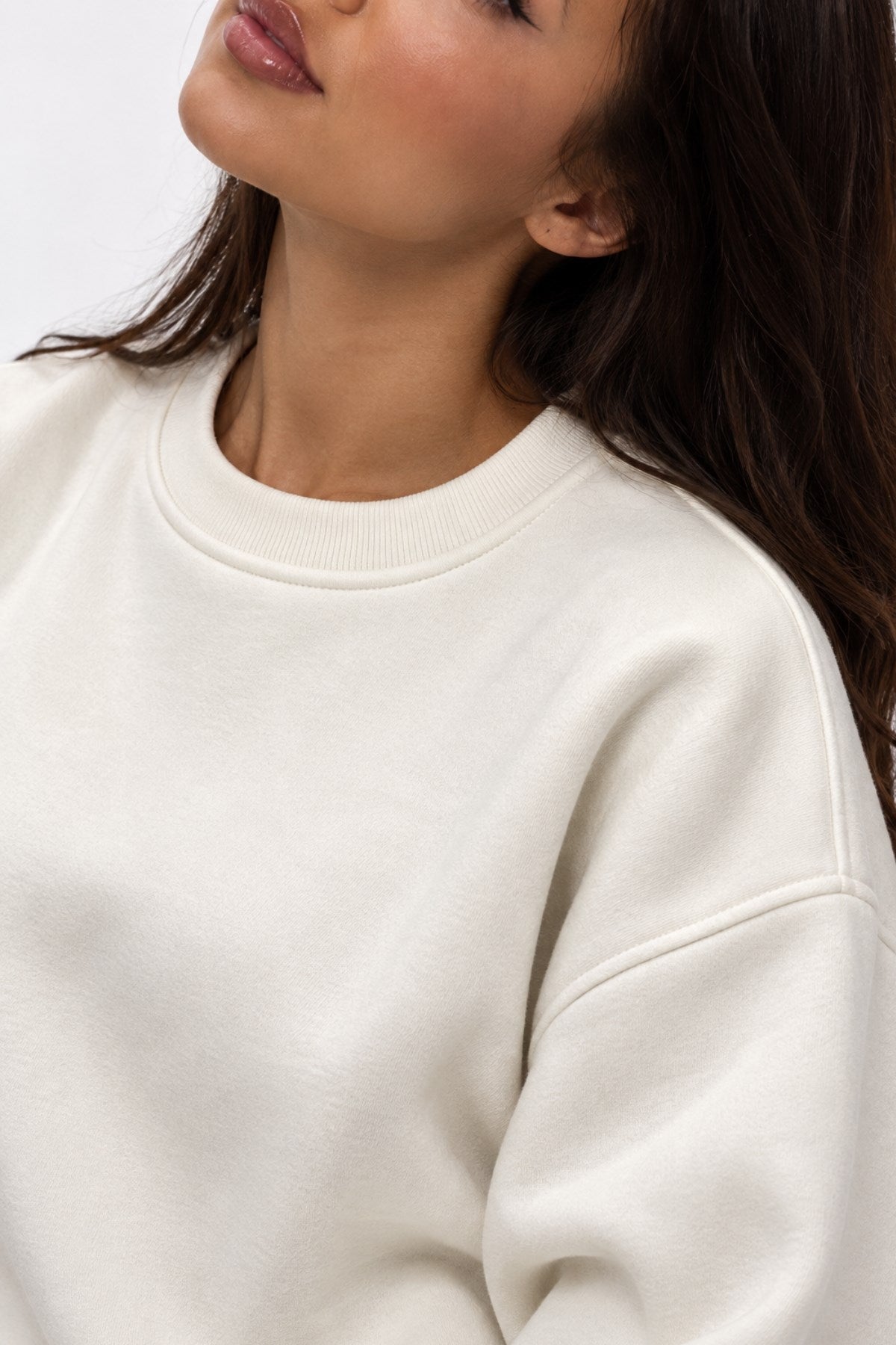 Kadın Oversize Sweatshirt Paradise Varsity Kabartma Baskılı Beyaz – Bisiklet Yaka, 3 İplik Şardonlu Polar