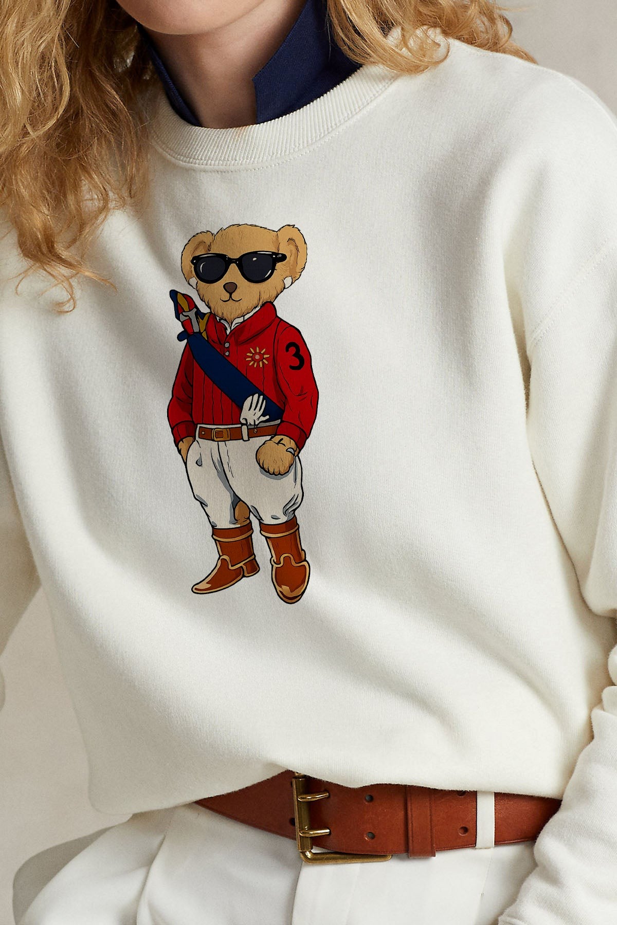 Kadın Oversize Sweatshirt Regatta Bear Baskılı Beyaz – Bisiklet Yaka, 3 İplik Şardonlu
