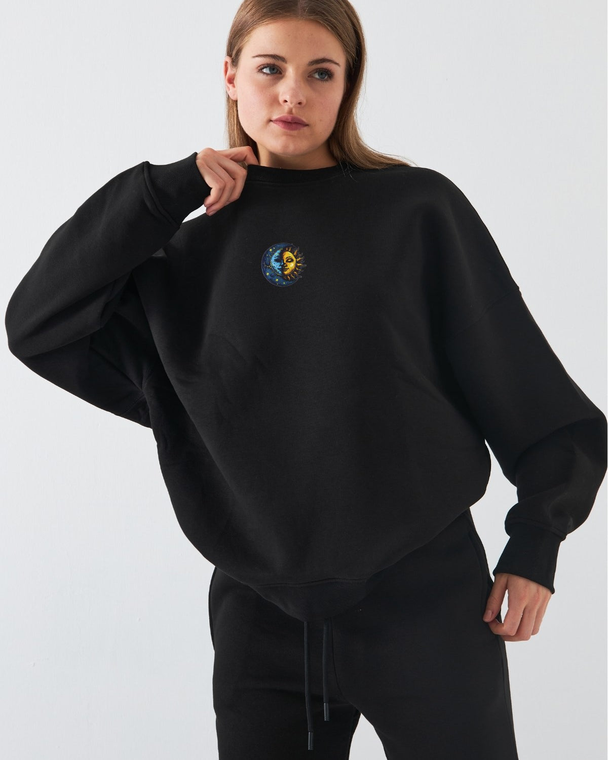 Kadın Oversize Sweatshirt Sun & Moon Baskılı Siyah – Bisiklet Yaka, 3 İplik Şardonlu Polar