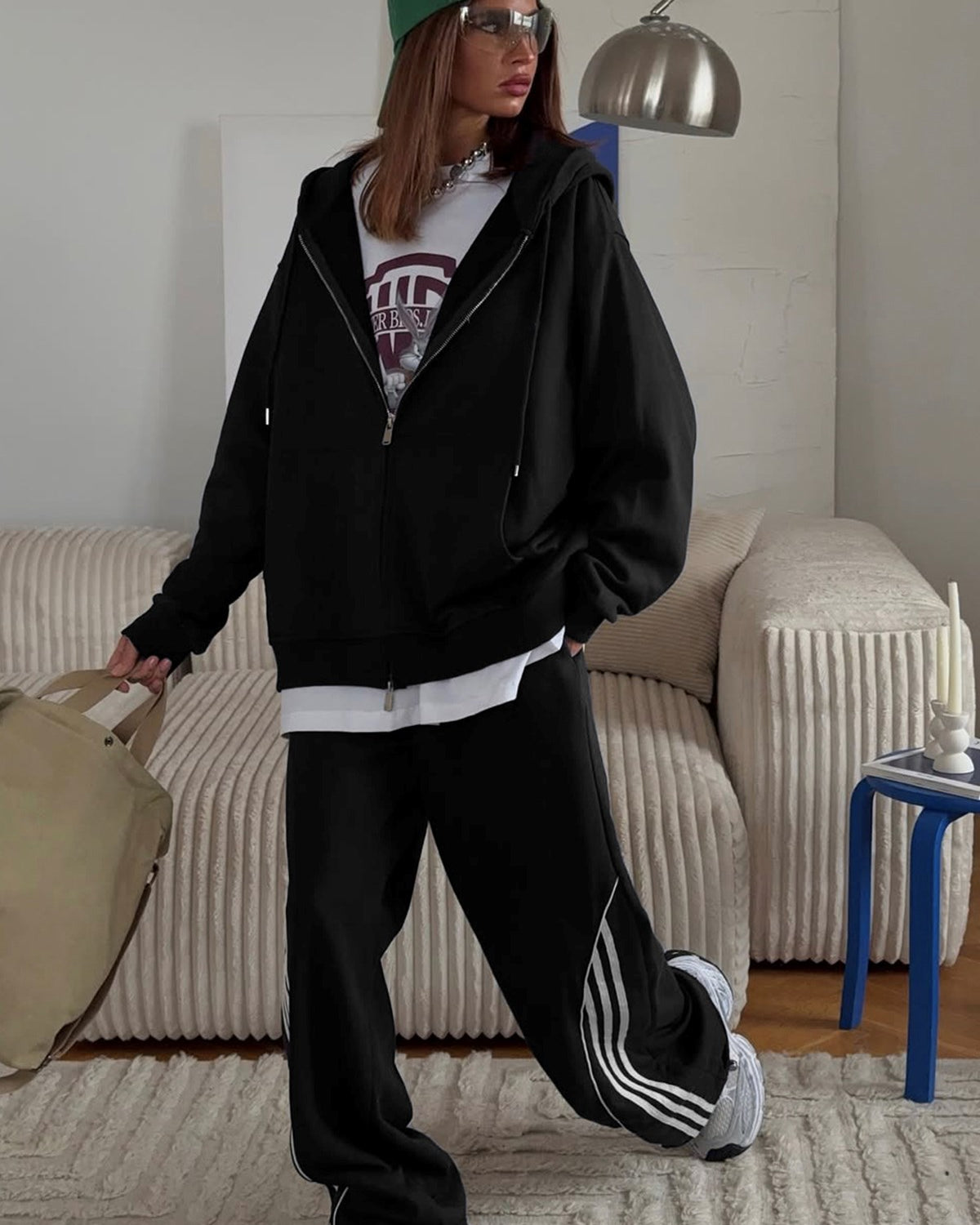 Kadın Oversize Eşofman Takımı Siyah – Kapüşonlu Fermuarlı, Şerit Detaylı, Bağcıklı Bel, Bol paça